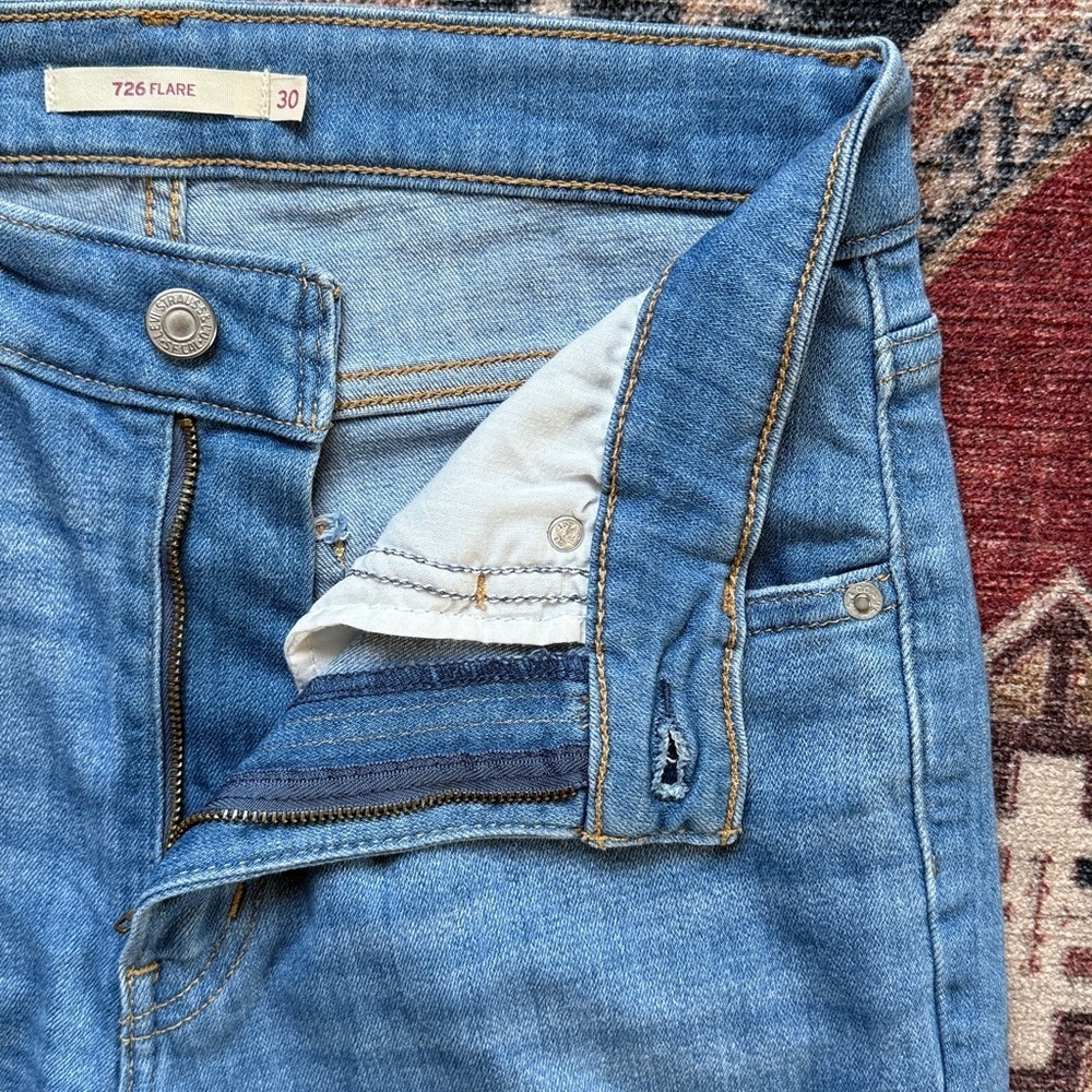 LEVI’S 726 High Rise Flare Jeans Size 30 - Picture 11 of 13